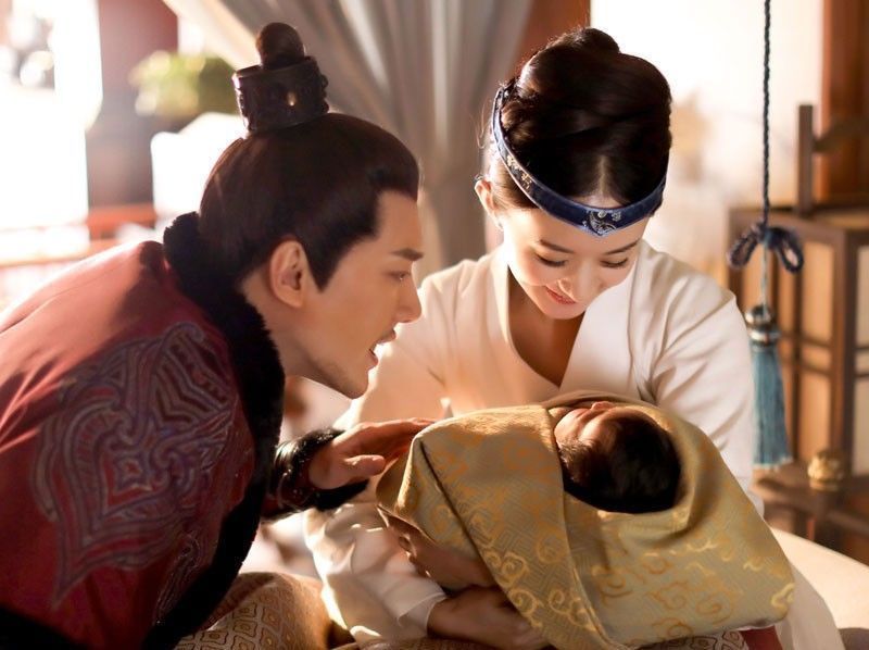 赵丽颖月子照片流出,附赵丽颖抱小孩照片,素颜