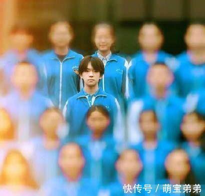 易烊千玺毕业照曝光,照片中的女孩却是大家关