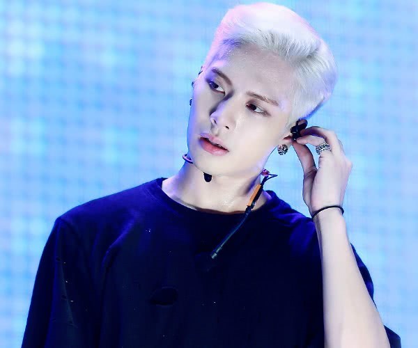 鹿晗最宠的4个弟弟,张艺兴上榜,最后一位很少