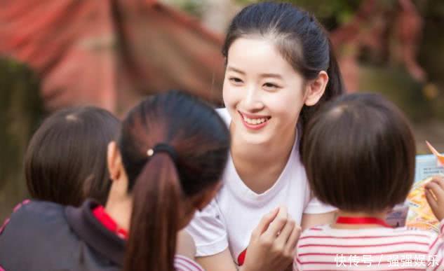 奶茶妹妹退出京东,离开刘强东后,新身份让百