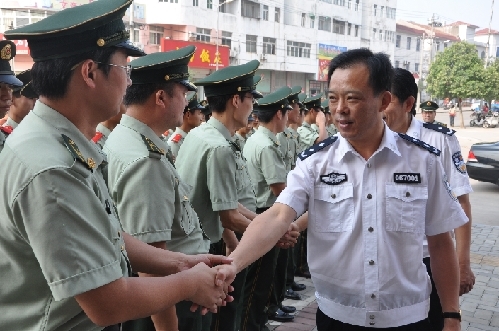 年12月参加英国苏格兰警察学院学习 2004年2月至2004年9月,亳州市