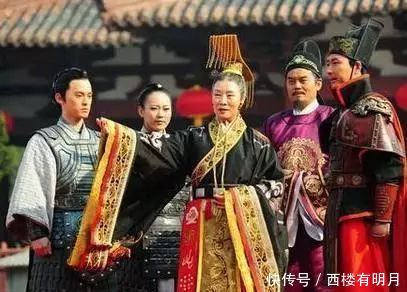 狄仁杰死后,武则天哭着说出4个字,两人的关系这才真相大白