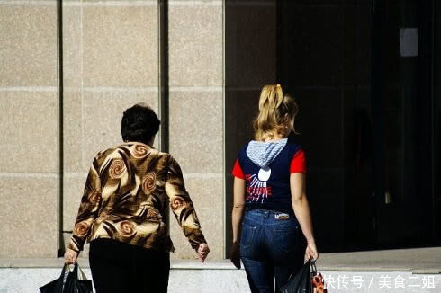 中国边境城市，大街上都是俄罗斯美女，来旅游的人越来越多