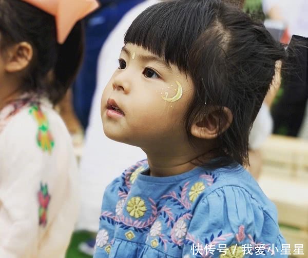 贾静雯萌动女儿萌照,大眼分享如小仙女,波伤心大哭的表情包图片