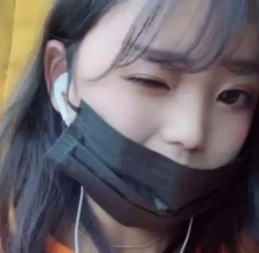 凭一双眼睛走红,当她摘下口罩那一刻,网友别闹,戴回去-第2张图片-【秒速时时彩开奖结果】爱站屋博客 凭一双眼睛走红,当她摘下口罩那一刻,网友别闹,戴回去-第2张图片-【秒速时时彩开奖结果】爱站屋博客