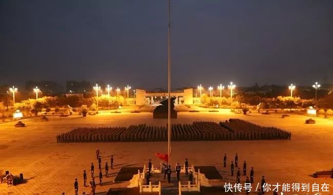 我是中国人民解放军陆军,今天我为祖国升旗!