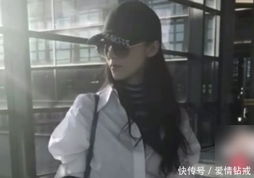 机场偶遇韩雪,看她过完安检后一个习惯,粉丝怒