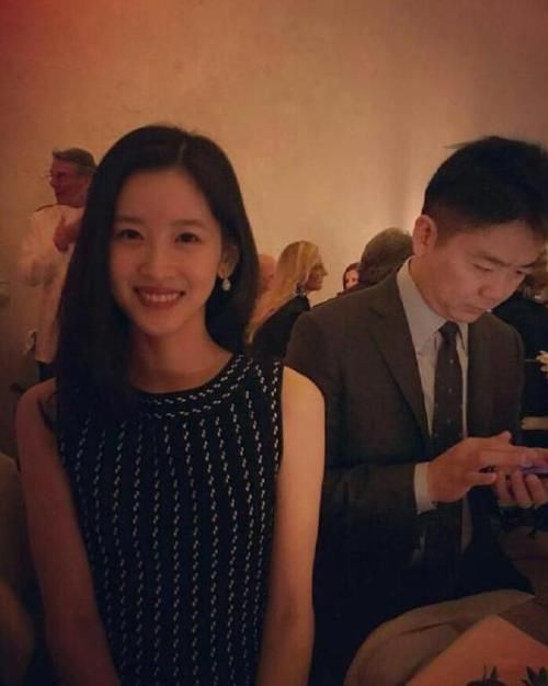 章泽天刘强东事件后为何不离婚刘强东一个月给