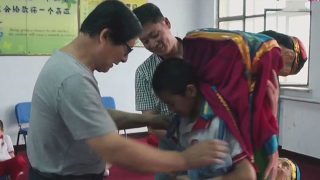 《1810我看行》20170319二贵摔跤