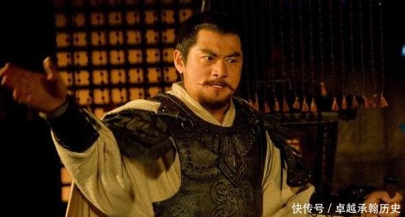 丈夫养外室,原配提刀前往,踹门后丢下刀,说了一