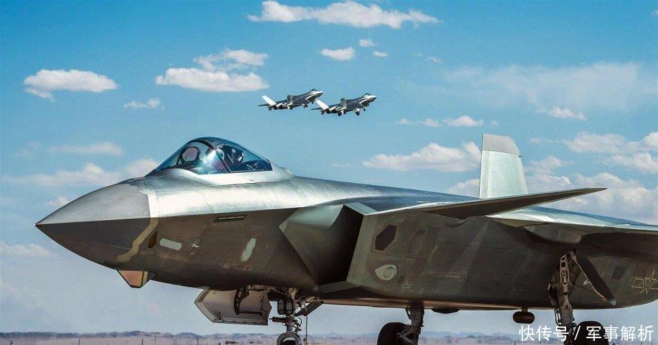中国歼20VS美国F22差距:一个发动机+2亿美元