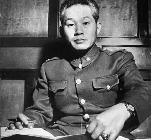 此人被蒋介石囚禁33年,死后多年棺材没有入土,只因留下8字遗嘱
