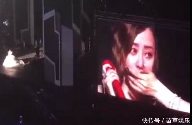 张靓颖台上突泪崩 惊爆右耳间歇性失聪