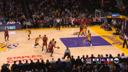 gif-23vs24对决:詹皇暴扣vs飞侠干拔