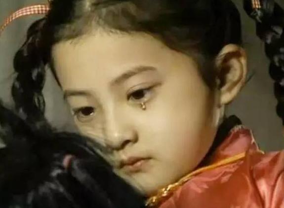 她是北大高材生，撒贝宁14岁的时候就想长大后娶她，现在38岁潇洒无比