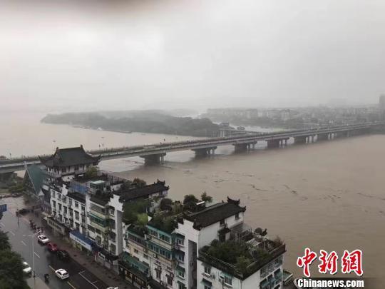 浙江兰溪迎来强降水 兰江水位迅涨