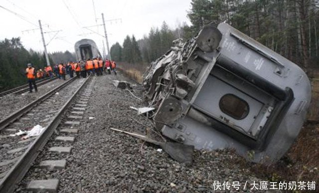 俄罗斯火车出轨:由于轨道破损,生活中坚决抵制