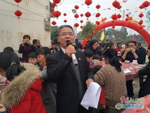 江西萍乡:村民集体过大年 喜谈中央一号文件爱民惠民