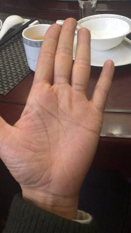 这样的手纹乱,波折多,一生操心命