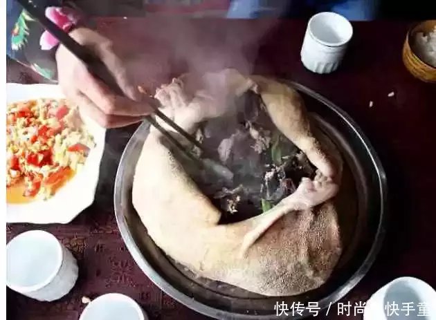 在川藏线上点了个128元的大包子,切开的时候