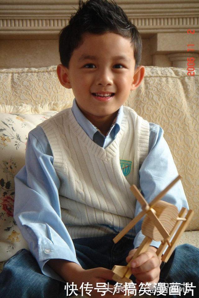《我是大侦探》道具组细节控,吴磊童年照与邓