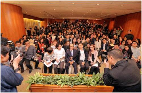 世纪告别!李嘉诚正式\"退而不休\",李泽钜子承父业掌长和帅印