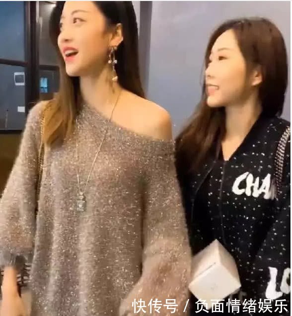 美女穿“光腿裤”逛街,无意间成网络红人,腿被网友称标准火腿