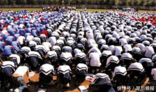 河南2千高三学生集体跪拜父母, 面对质疑校方