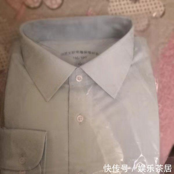 老正连领到文职人员服装,等级标志是副科,最高