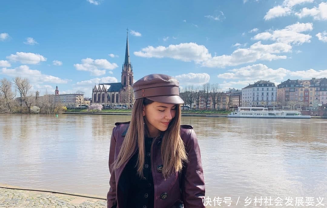 26岁昆凌甜美现身,直言周杰伦第一孩子第二,结