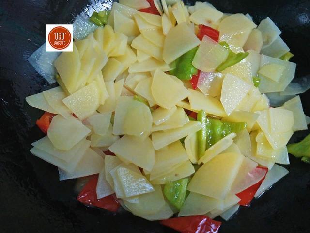 土豆的多种吃法视频 t012a3df832210e6ad4.jpg?size=640x480