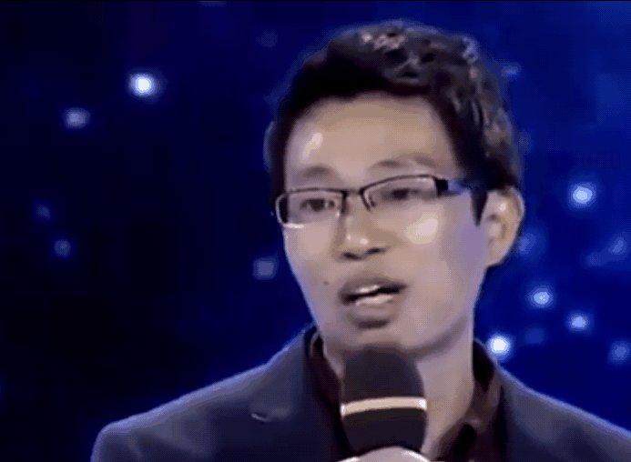 丈夫受不了妻子头发太长, 想要离婚, 当她散开头