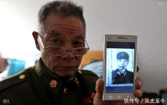 是张万年的警卫员, 为战友扫墓时, 发现了自己的