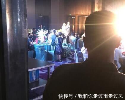 张馨予何捷婚礼现场照曝光,劳斯莱斯接送,喜宴