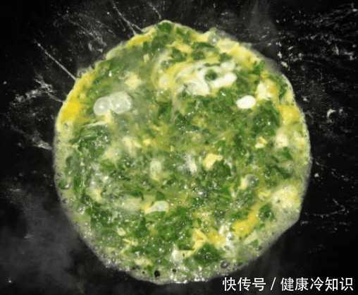 4月份吃艾叶刚刚好, 但养生专家说: 这样吃才能