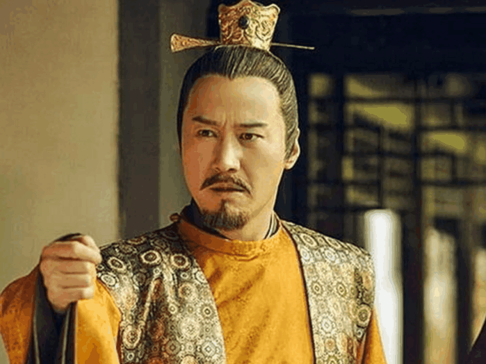 皇帝赏赐他一个美女, 洞房之夜他掀开新娘的红盖头, 却吓得不敢上