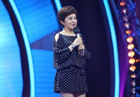 她是北大高材生，撒贝宁14岁的时候就想长大后娶她，现在38岁潇洒无比