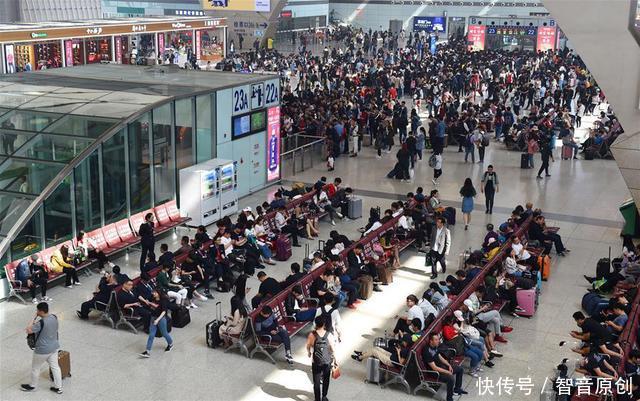 五一长假旅行人数1.5亿,但网友吐槽:工作6天拼凑周末也算长假?