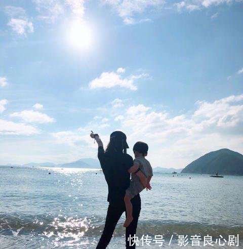Angelababy晒与儿子合照,满屏长腿,不到2岁的