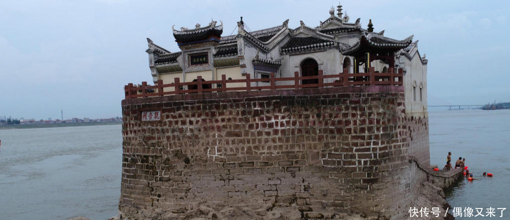 长江泄洪后出现罕见奇观,一座距今800年的观音