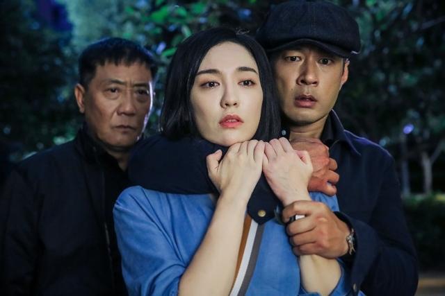 以一己之力扛起剧中的所有感情线！吕佳容凭《执行利剑》再次走红