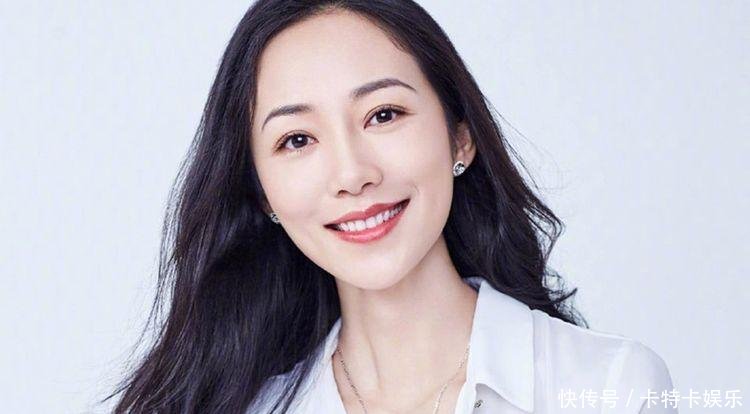 韩雪机场收到粉丝礼物, 看到价格后所做举动, 暴