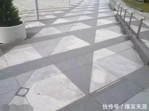 搞笑GIF:媳妇儿,你出来吧,他都交待了! 搞笑GIF:媳妇儿,你出来吧,他都交待了!