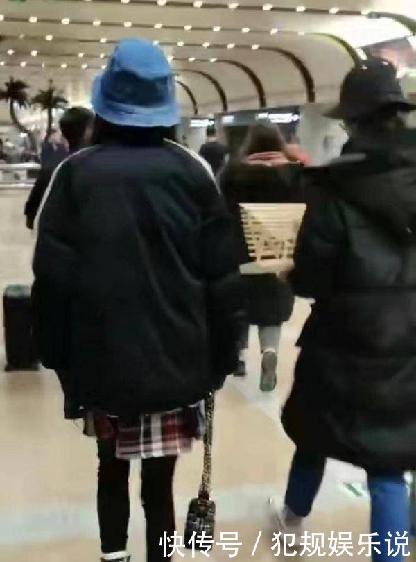 杨幂申请签证, 晒出户口本, 暴露真实婚姻状况