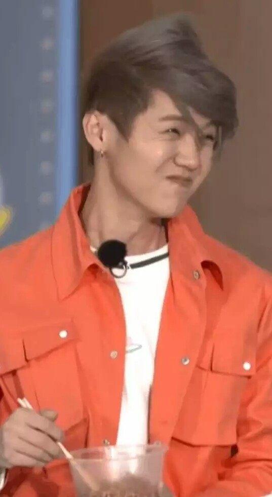 跑男成员面对狂风都变丑,杨颖头发飞进嘴,陈赫