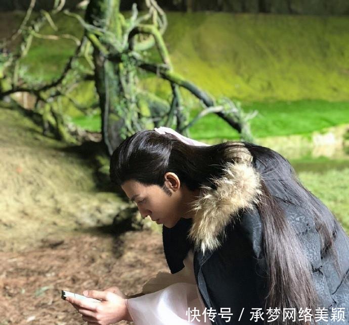 《枕上书》做鬼表情,热巴杀青脸变花絮自己怎么做动画表情,折图片