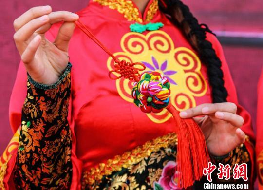 甘肃庆阳民众\"回归传统\":从烧香祈福到品味民俗