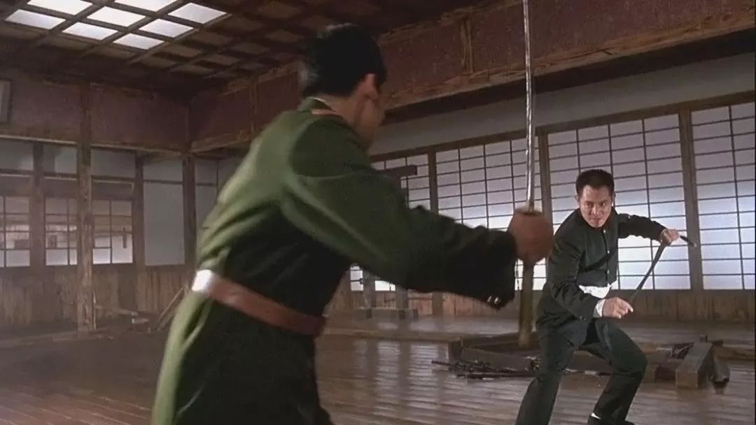 李连杰致敬李小龙,拍出功夫教科书般的经典《精武英雄