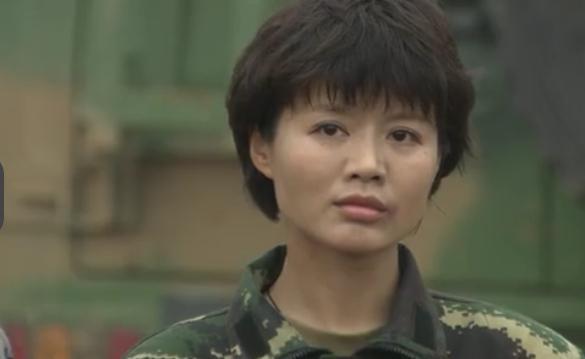 特种兵之火凤凰:女兵进入了沼泽地,渴了喝这个