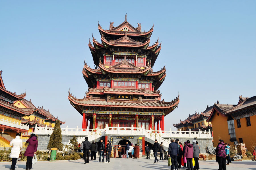 海岛金山寺位于山东省庆云县汾水王村西,隋代即有.该寺院建筑